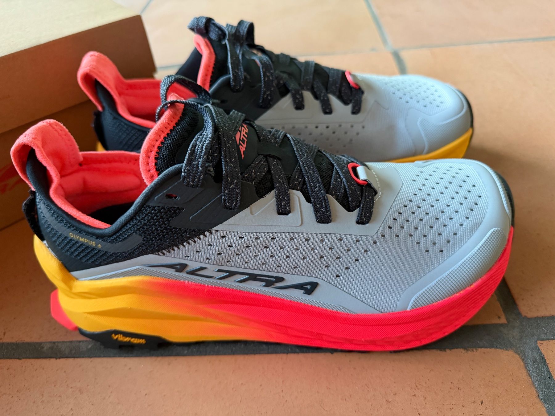 Altra Herrenschuhe: Altra Olympus 6 Schuhe  Grösse 44 neu – Neu und originalverpackt aus Oberägeri von kaitanja