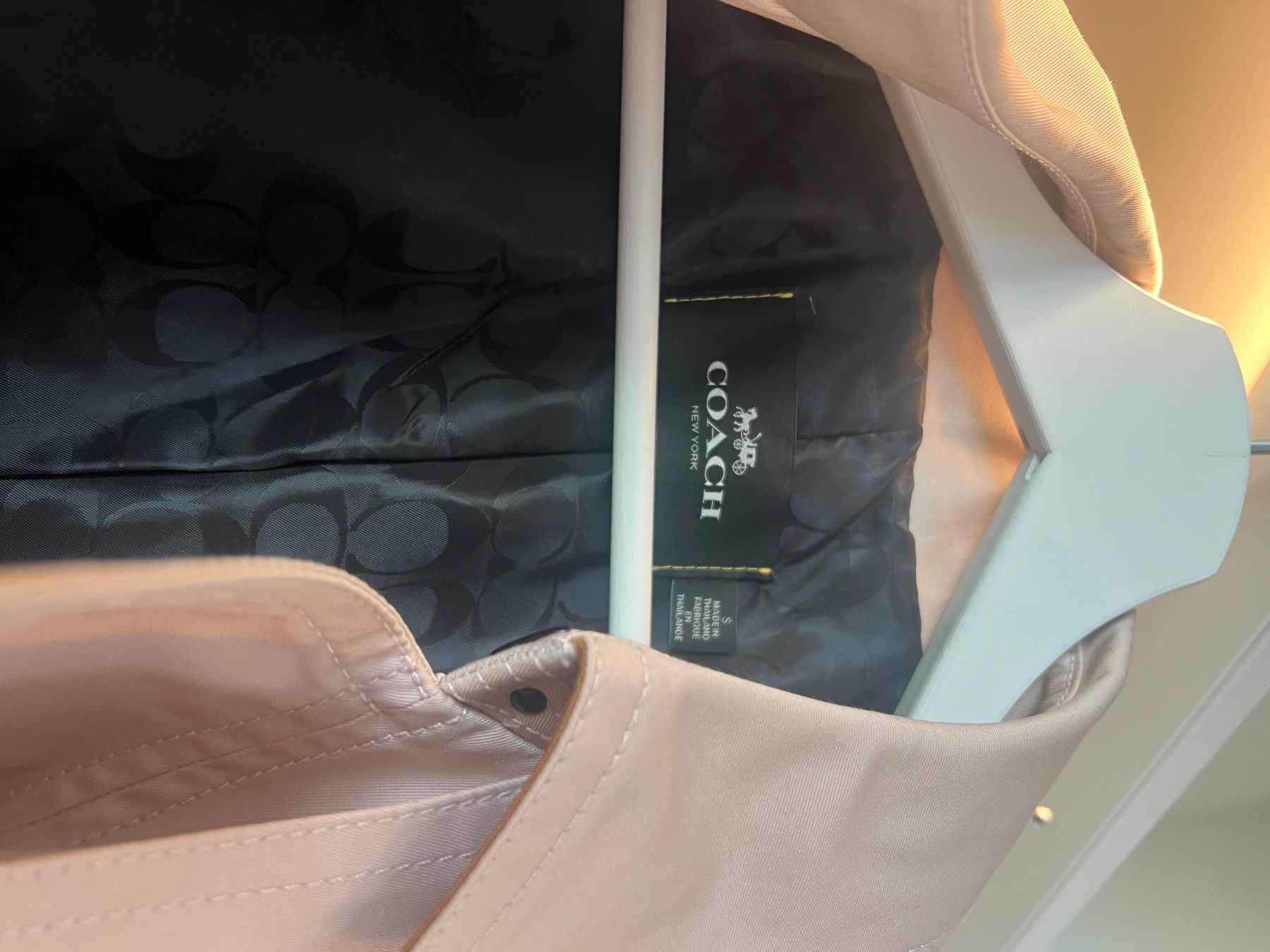 Coach Cappotti: Rosa Trenchcoat von Coach – Nuovo (secondo la descrizione) da Binz venduto da nca_9py8 1