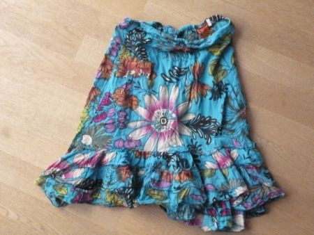 Mädchen-Rock mit Blumenmotiven