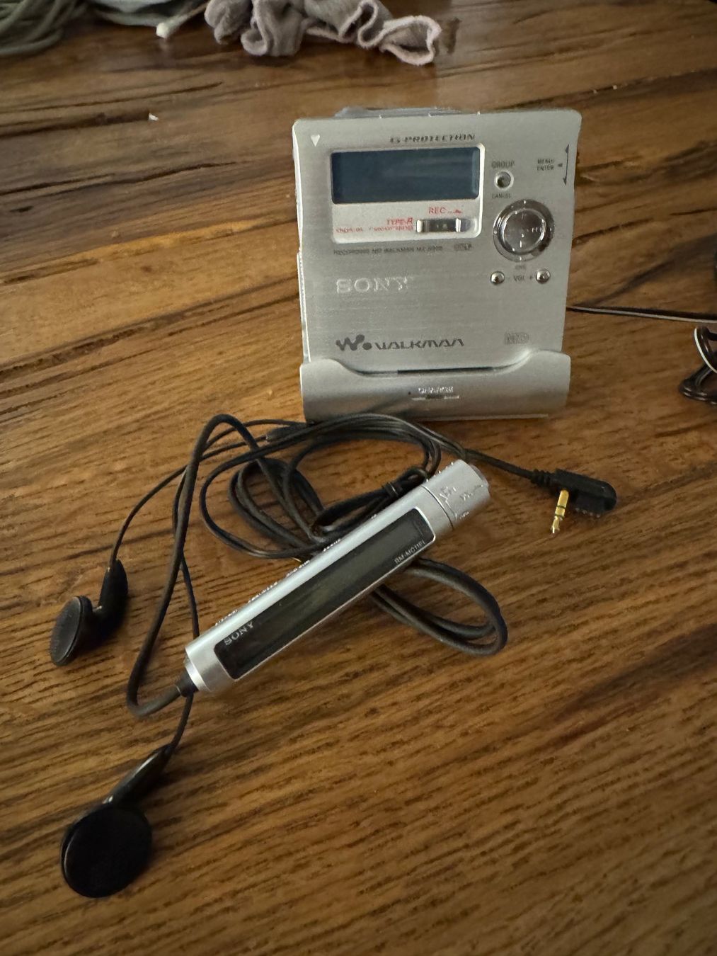 Sony Minidisc: Sony Walkman MZ-R900 MiniDisc | mit mit Dockingstation & LCD – Usato da Oberrohrdorf venduto da ker_5h67