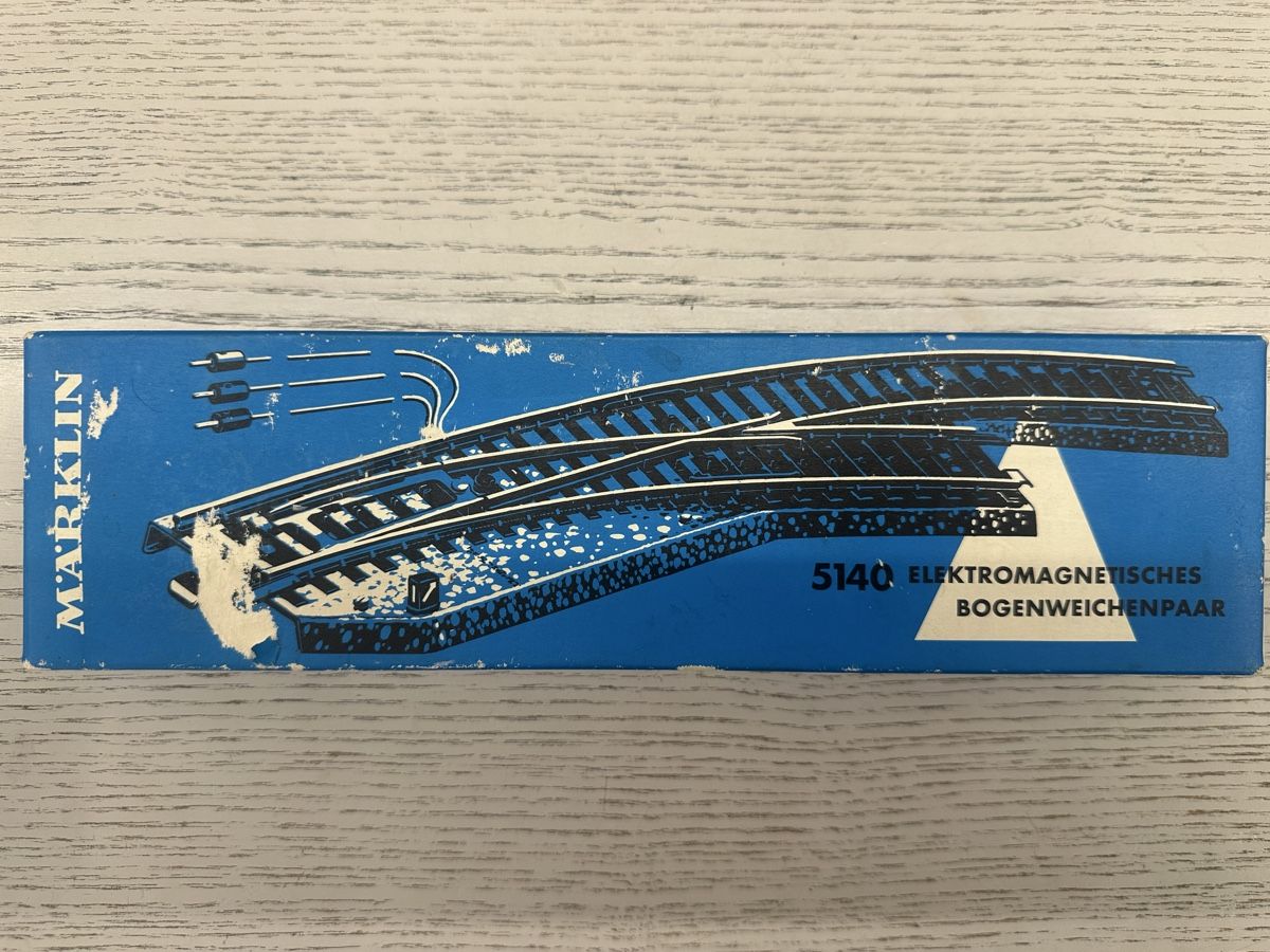 Märklin Modellini di ferrovie: Märklin 5140 Elektromagnetisches Bogenweichenpaar – Usato da Lupsingen venduto da New-Haven 1