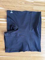 Under Armour: Schwarze, kurze Sporthose