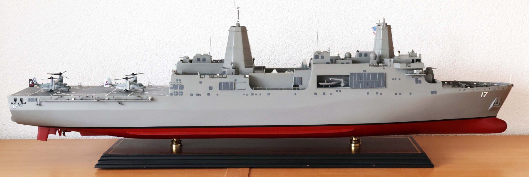 Kit di modellismo & Modellini statici: Schiffsmodell der USS San Antonio (1/200) – Usato da Frick venduto da TOMAPO 1