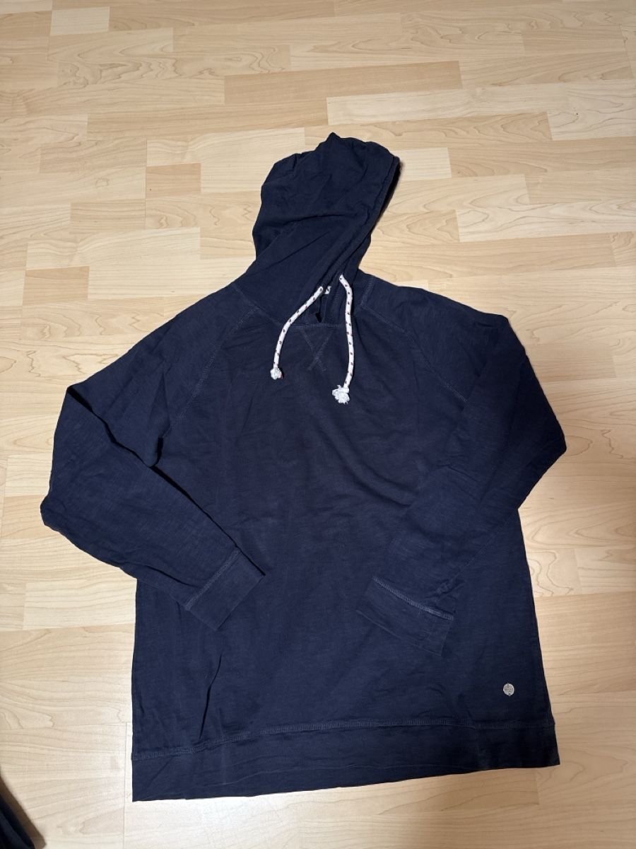 Pullover & Sweatshirts: Langarmshirt Kapuze  – Gebraucht aus Seuzach von lu-zi