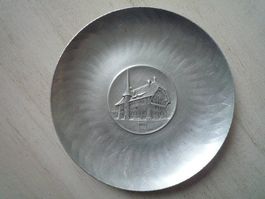Ancienne assiette murale en aluminium - Le Locle
