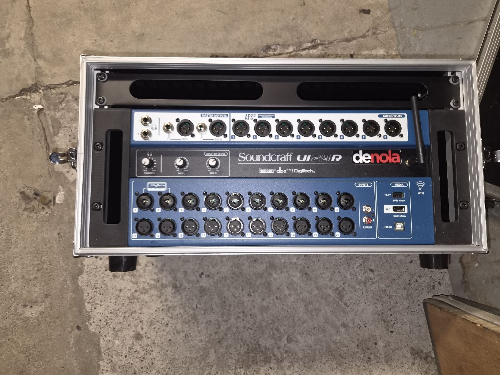 Soundcraft Console di mixaggio: Soundcraft Mixer im Koffer – Usato da Aesch BL venduto da RedChief-125