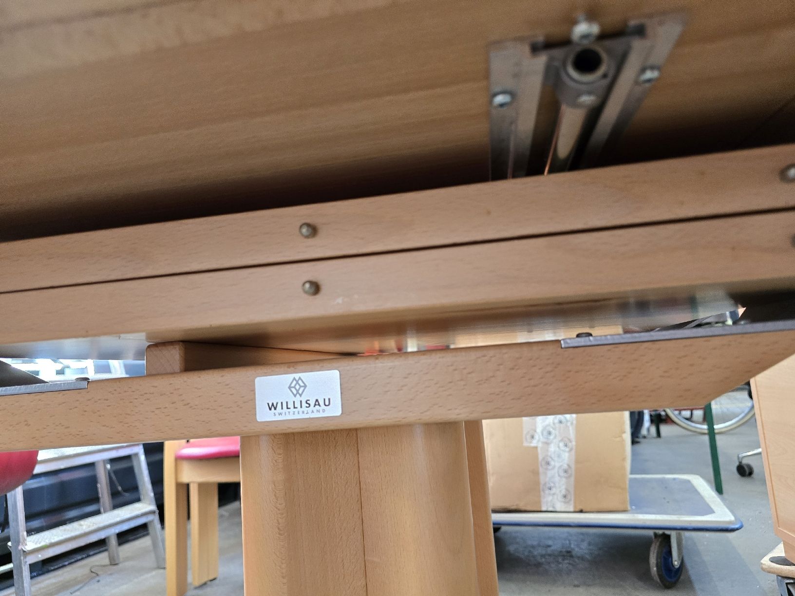 Tavoli: Esstisch Willisau mit 4 Lederstühlen - Swissmade – Usato da Steinen venduto da Stud2 1