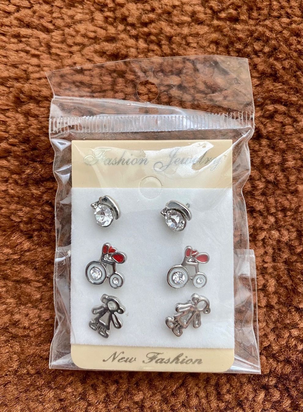 Ohrringe & -stecker: Ohrstecker 3x – Neu und originalverpackt aus Einsiedeln von UnicornFairy