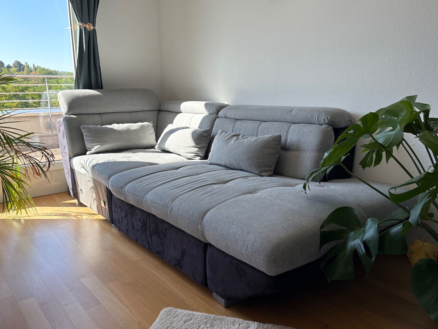 Conforama Sofas: Ecksofa Stoff grau, mit Schlaffunktion - guter Zustand – D'occasion à Liestal par pia_7rzf 2