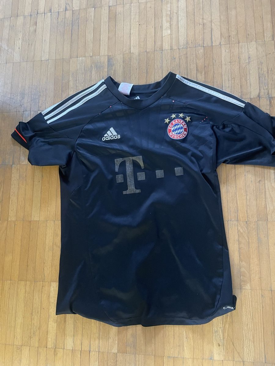 Bayern München Canottiere & Pantaloni: FC Bayern Shakiri Trikot – Usato da Stäfa venduto da Phphch 2