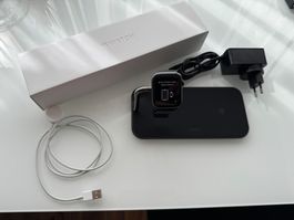 Apple Watch 4 16GB inkl. Ladestation und 2 Armbänder