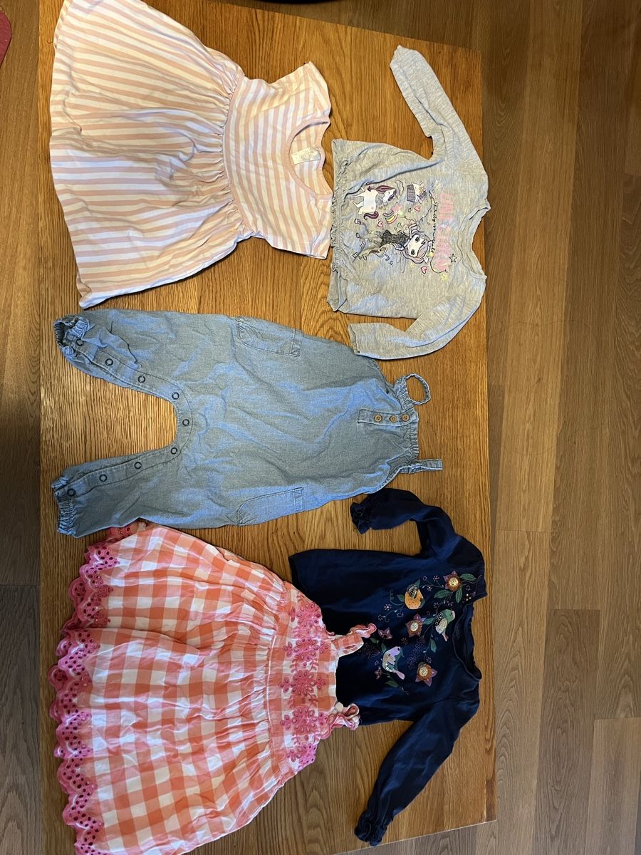 Kleiderpakete & -sets: Baby Girl Clothes Bundle - size 80 – Gebraucht aus Zürich von Alex999