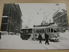 AK La Chaux-de-Fonds Rue mit Tram