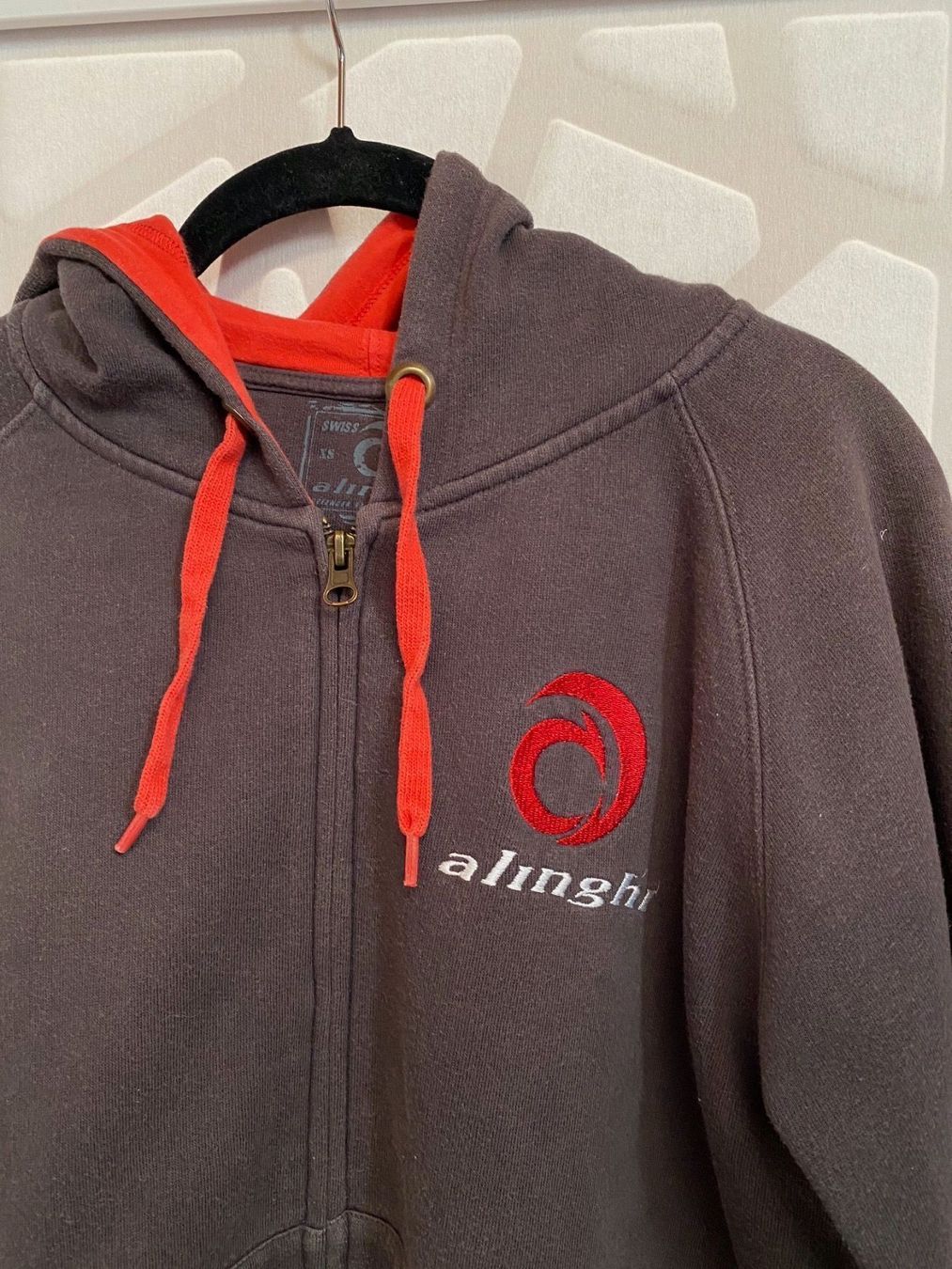 Gilets & Westen: Un beau sweat ALINGHI. XS – Gebraucht aus Grund b. Gstaad von PlageNeige 1