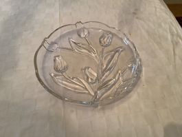 Frühlingserwachen: Elegante Glasschale mit Tulpenmuster