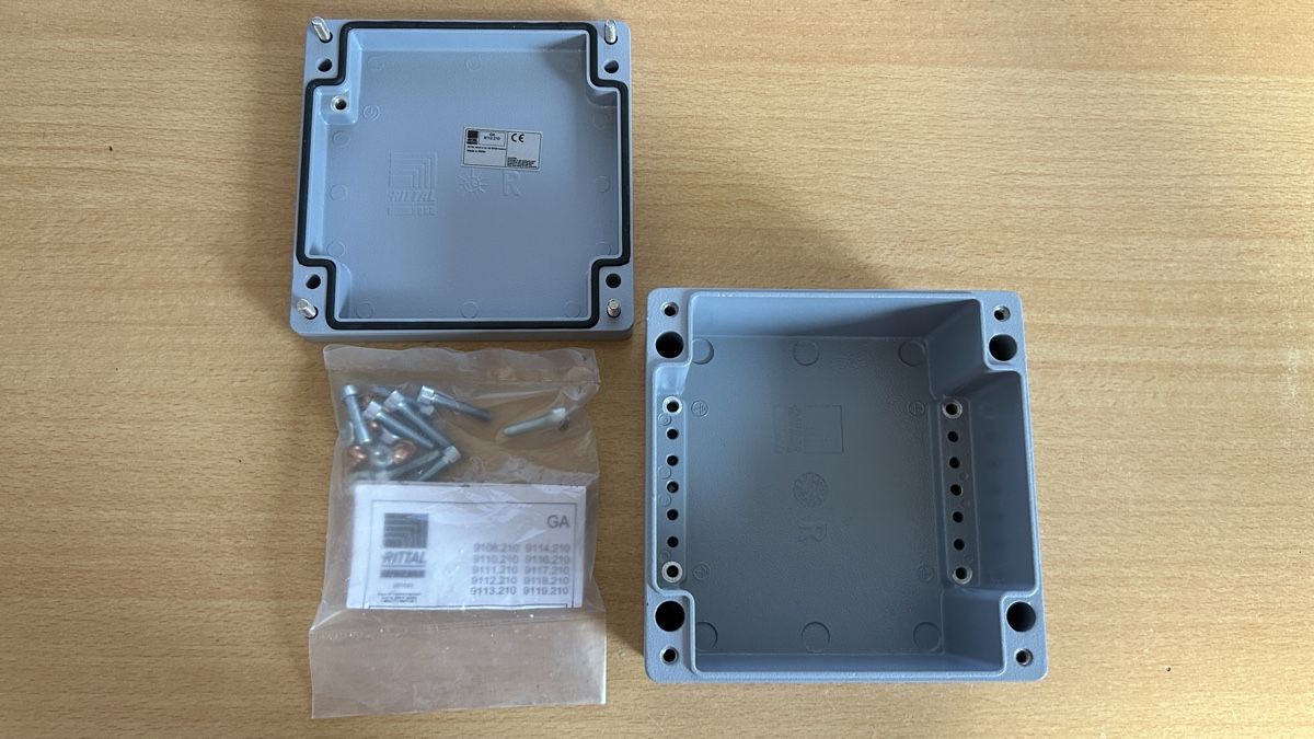 Componenti elettronici: Rittal Aluminium Gehäuse – Nuovo e nell'imballaggio originale da Kefikon ZH venduto da Axilonis 2