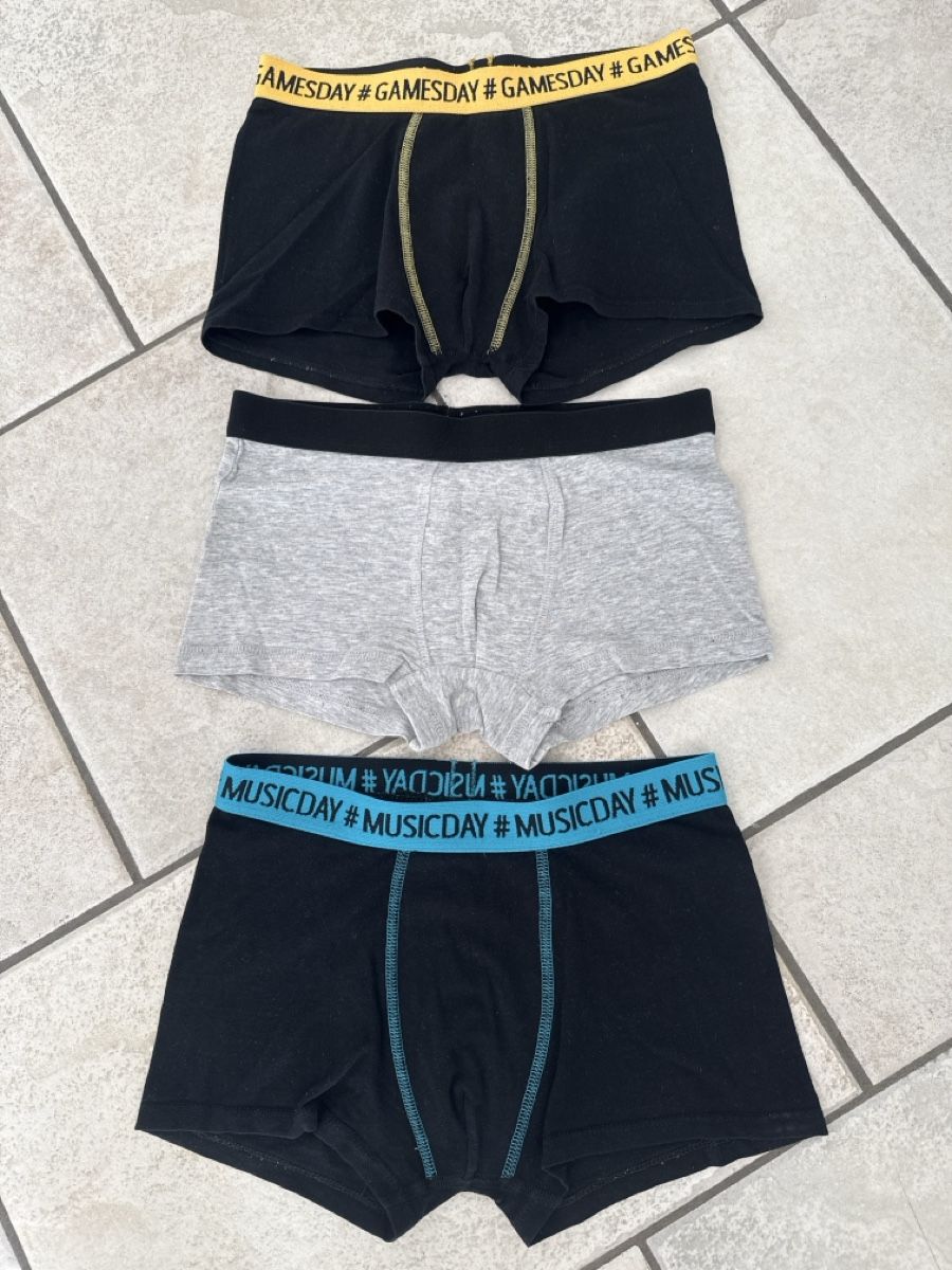 Unterwäsche: Unterhose Gr.146-152. Brief 3.00 Fr. – Gebraucht aus Waltenschwil von lina-04