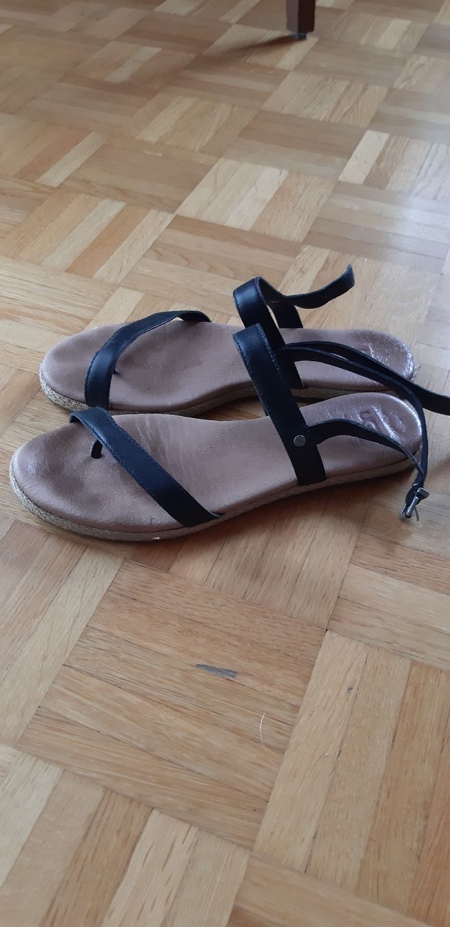 Ugg Scarpe da donna: sandali UGG – Usato da Tesserete venduto da eli_y5kr