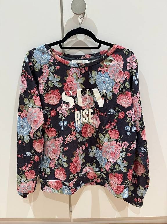Maglioni & Felpe: Sweatshirt - Gr. S - Schwarz mit Blumenprint – Usato da Effretikon venduto da alicebrunner