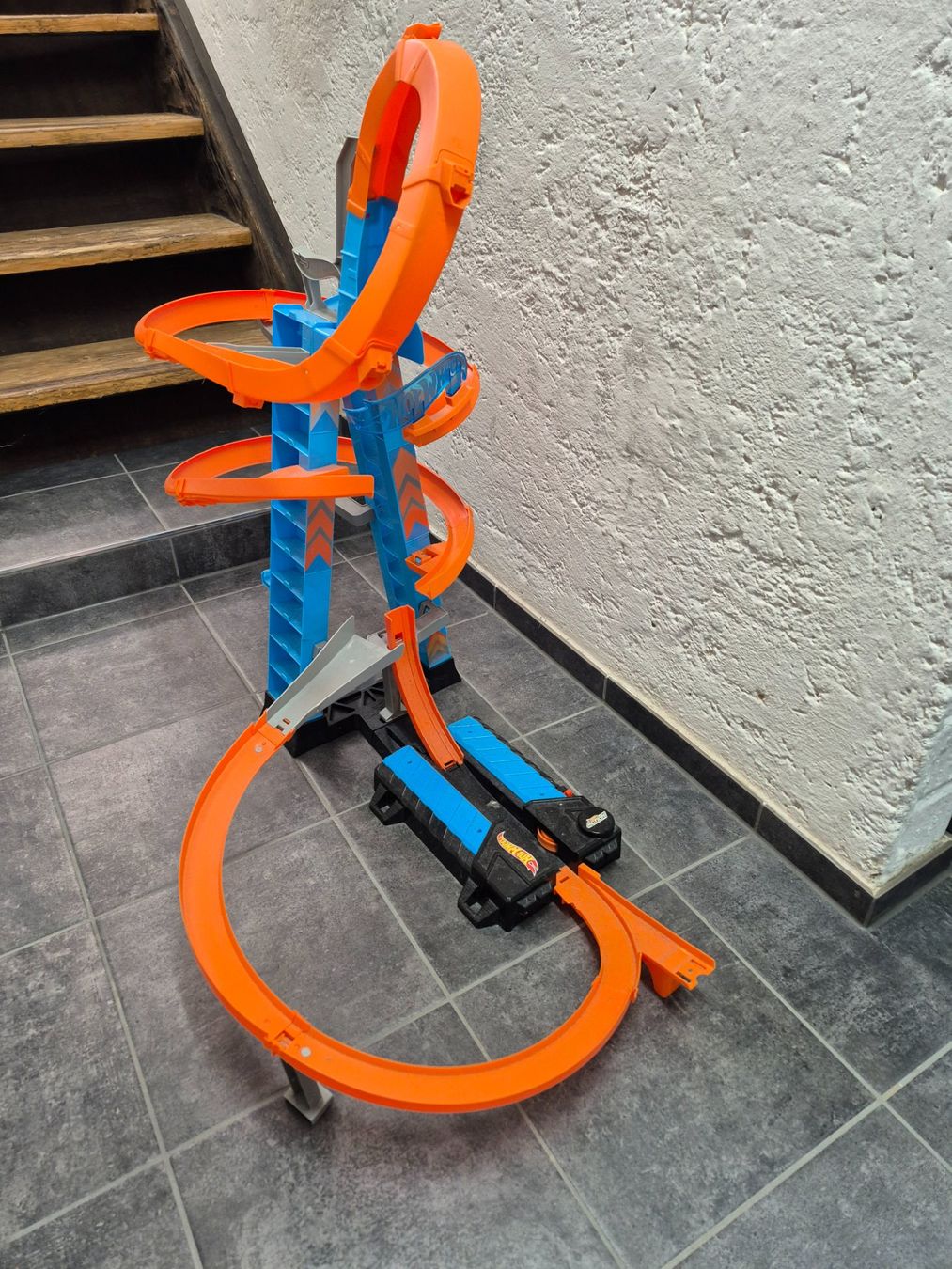 Hot Wheels Giocattoli: Hot Wheels Action Wolkenkratzer Crash – Usato da Riehen venduto da Sportx