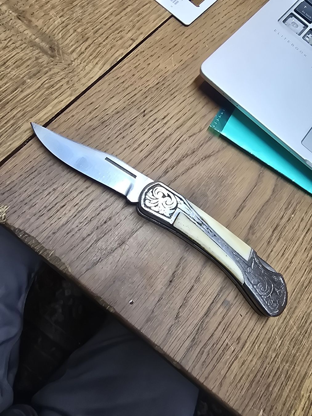 Couteaux de poche: Taschenmesser mit Lederetui Verziert  – D'occasion à Rorschach par TimelessTrading 3