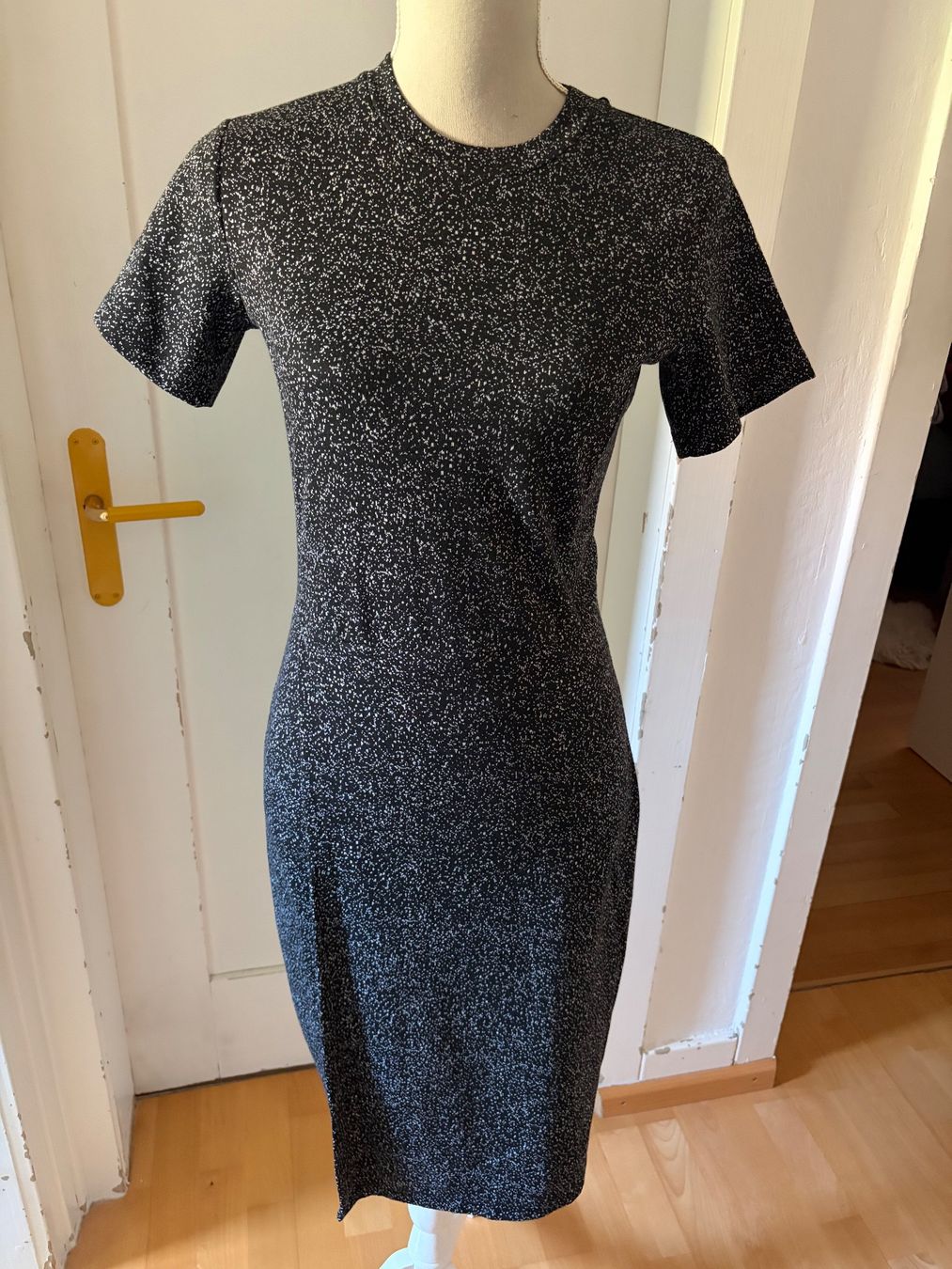 Kleider: Schönes Kleid von Mads Noorgard – Neu (gemäss Beschreibung) aus Schaffhausen von _queen_c