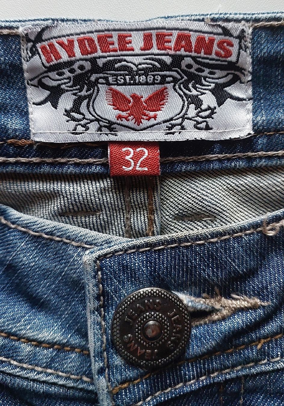 Jeans: Hydeee Jeans Damen Grösse 32 – Usato da Brunnen venduto da CHOUCHOU.