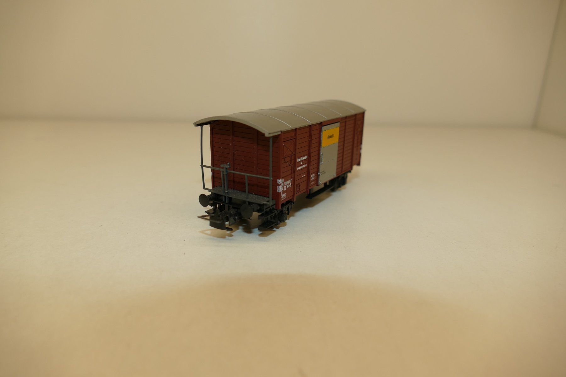 Liliput Modelleisenbahnen: Liliput H0: SBB Güterwagen Oelwehr – Gebraucht aus Niederhasli von rail-duerst 3