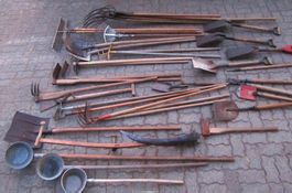 40 alte Werkzeuge / Gartenwerkzeuge ab CHF 19.00