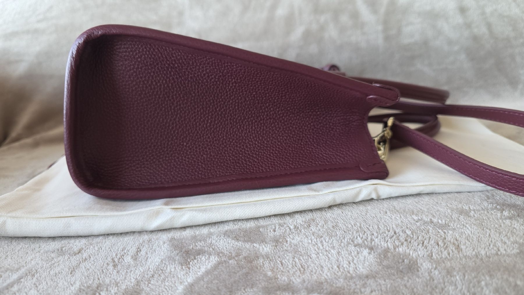 Aigner Borse da donna: Sac à main Aigner Bordeau – Nuovo e nell'imballaggio originale da Morges venduto da ShoppingTherapy 2
