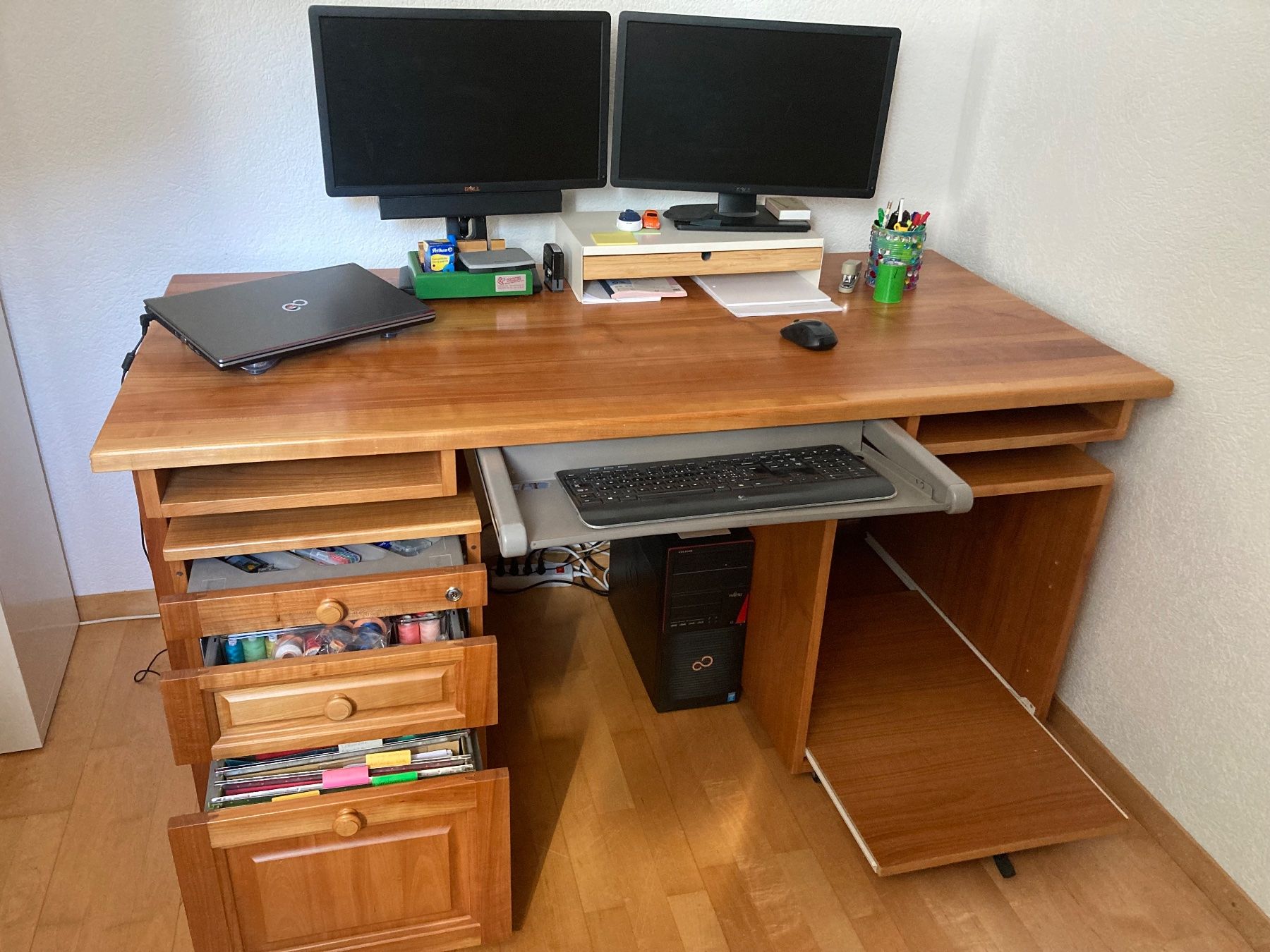 Scrivanie: Pult / Büro Kirschbaum – Usato da Steffisburg venduto da josuarte 1