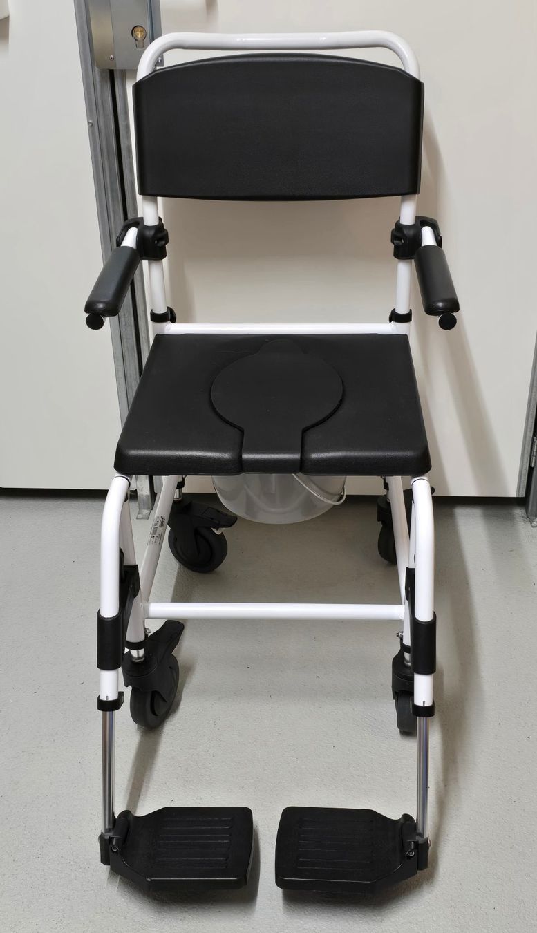 Attrezzature mediche: Dusch- und Toilettenstuhl – Usato da Euthal venduto da Ranke
