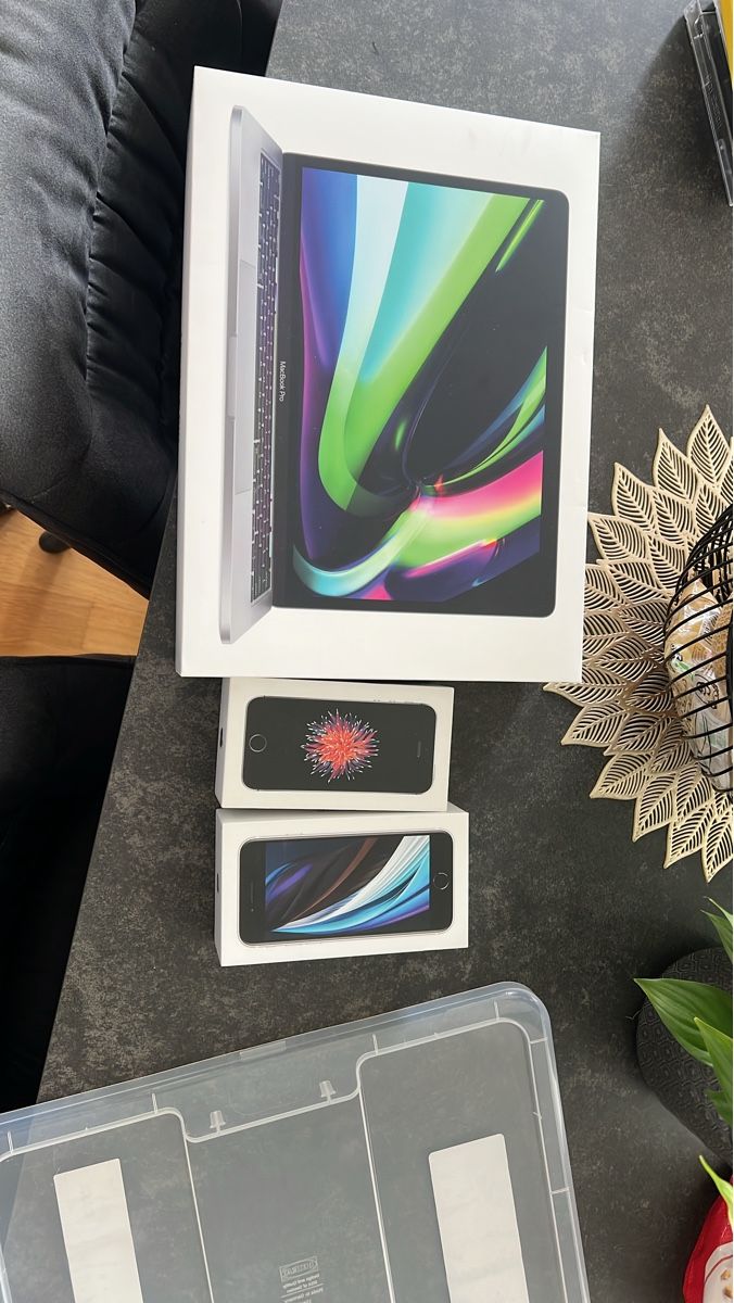 PC: Boîtes - Apple MacBook Pro et boîte de 2 iPhone SE – Usato da Sugiez venduto da sar_pnf8