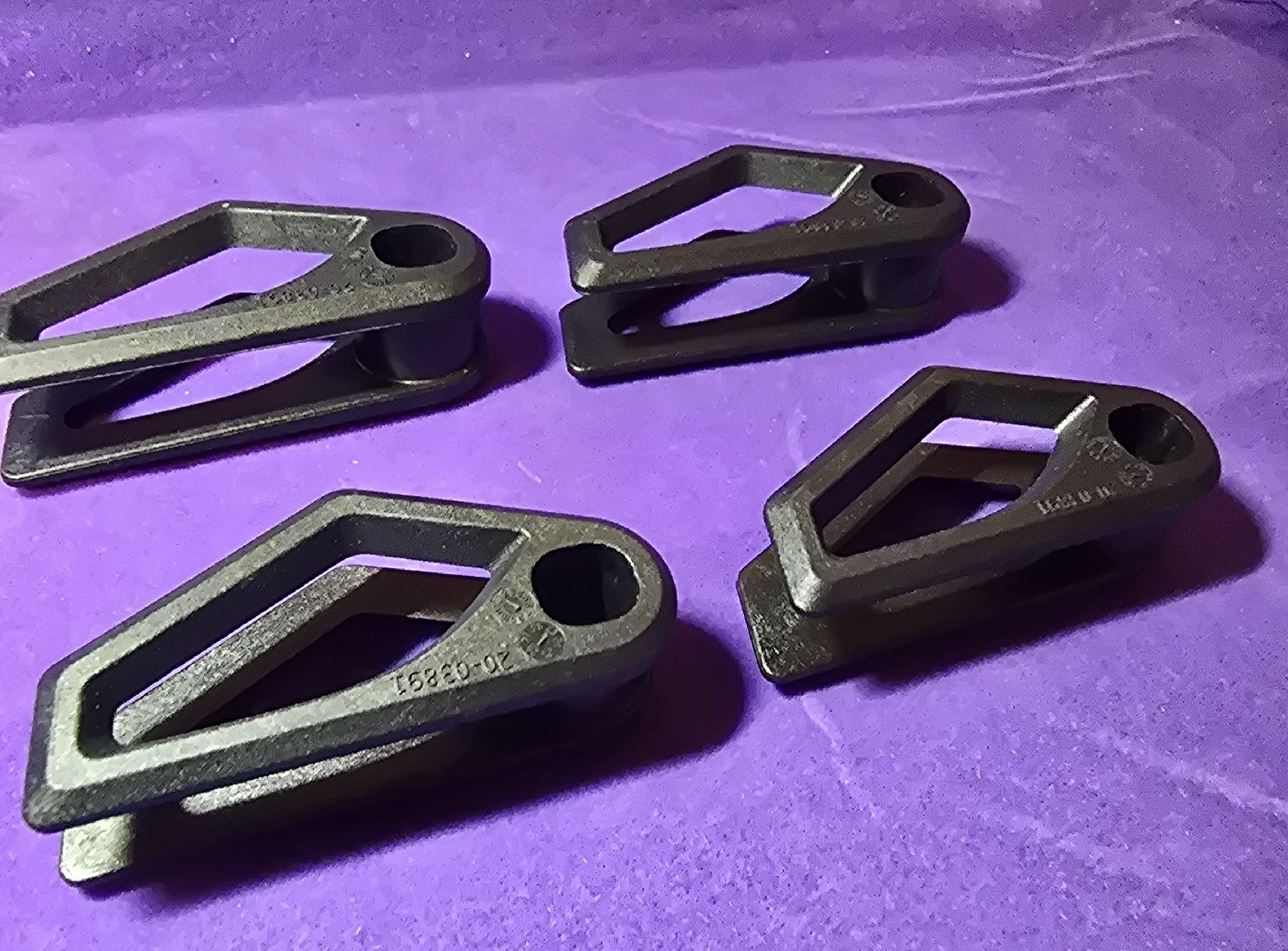 Ersatzteile: 4x Kettenführung – Neu (gemäss Beschreibung) aus Wangs von Restposten.Garage 3