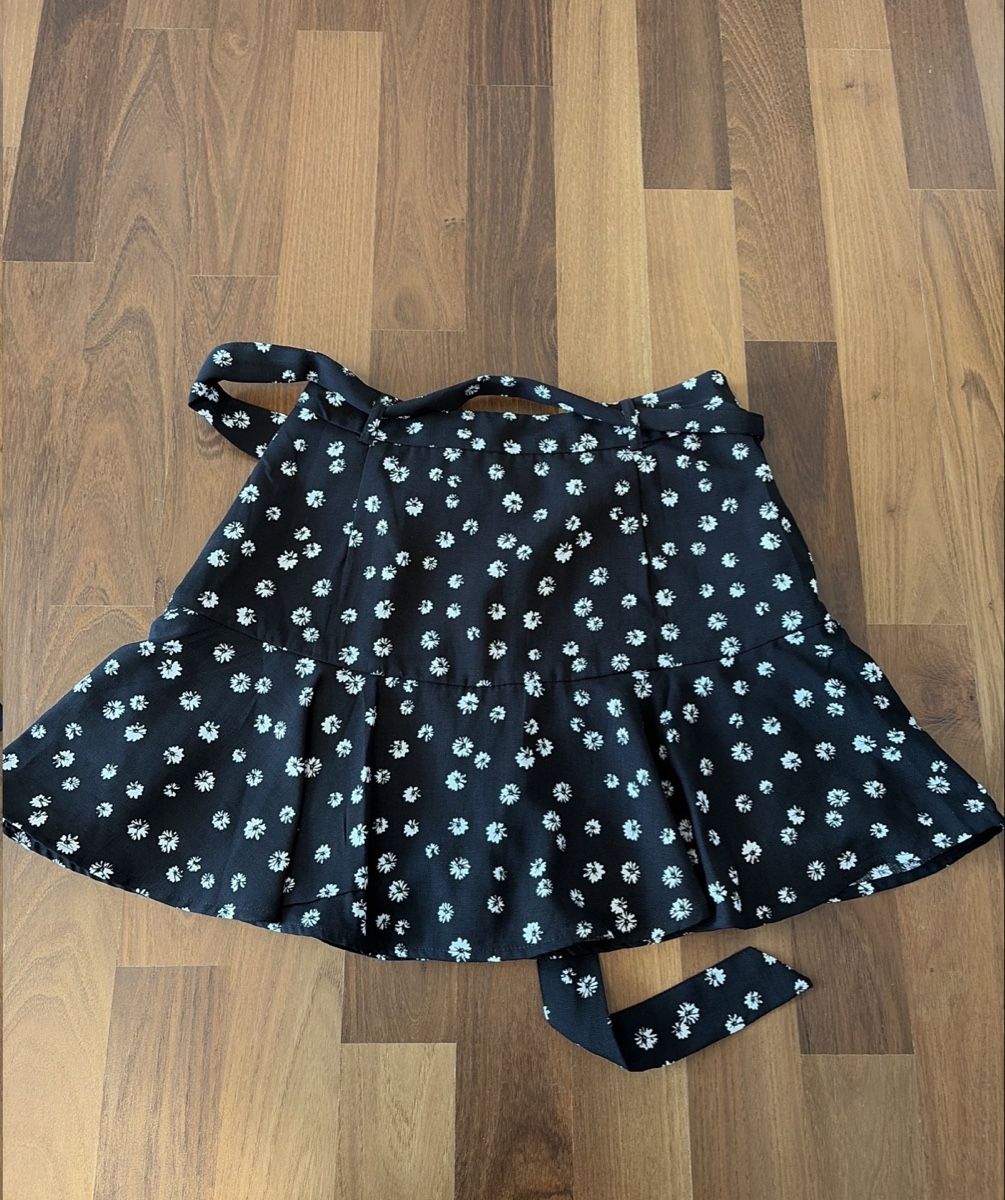 Pantaloni: Blumige Shorts – Usato da Henau venduto da martina_1998 2