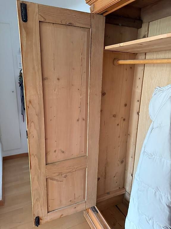 Schränke: Alter Holzschrank – Gebraucht aus Dietikon von sha_9bn9 3