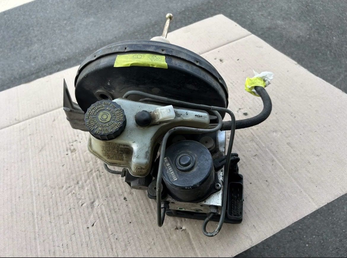 Volkswagen Tutti pezzi di ricambio auto: Cervo frein bloc abs VR6  – Usato da Muraz (Collombey) venduto da Wolfdog1978