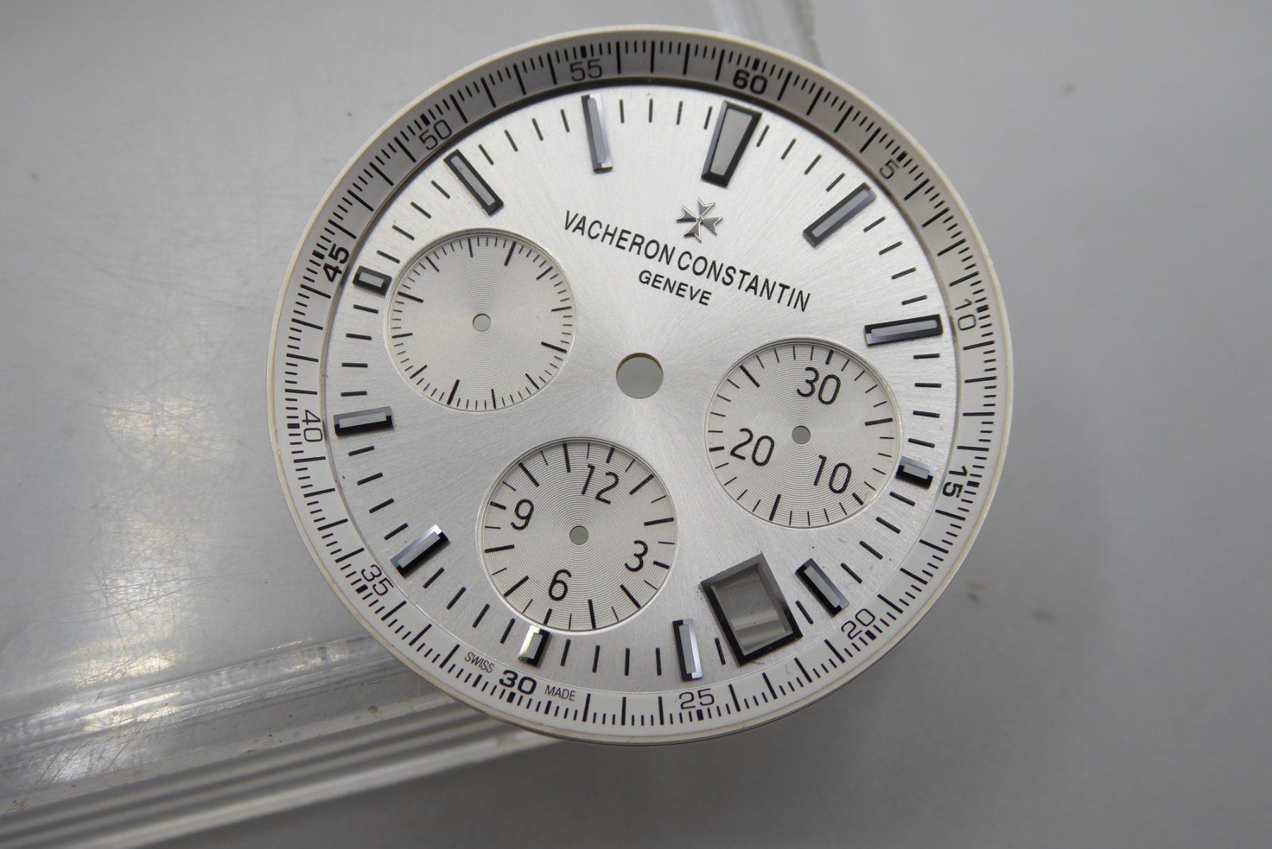 Vacheron Orologi: Vacheron Constantin Overseas Chronograph silver dial 5500V – Nuovo (secondo la descrizione) da Geneve venduto da adr_xk6n 6