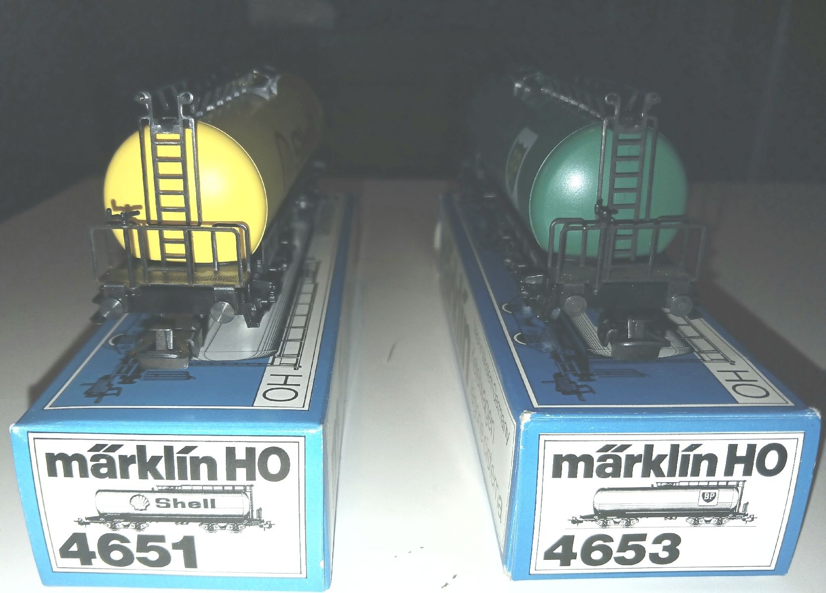 Märklin HO 4651+4653 - 2 wagons citerne, Shell,BP