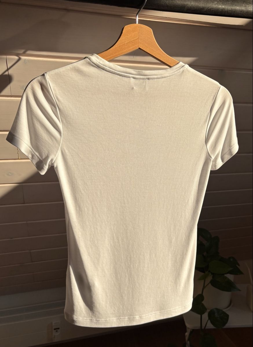 T-shirt: ASKET t-shirt – Nuovo (secondo la descrizione) da Kilchberg ZH venduto da ben_pc68 8
