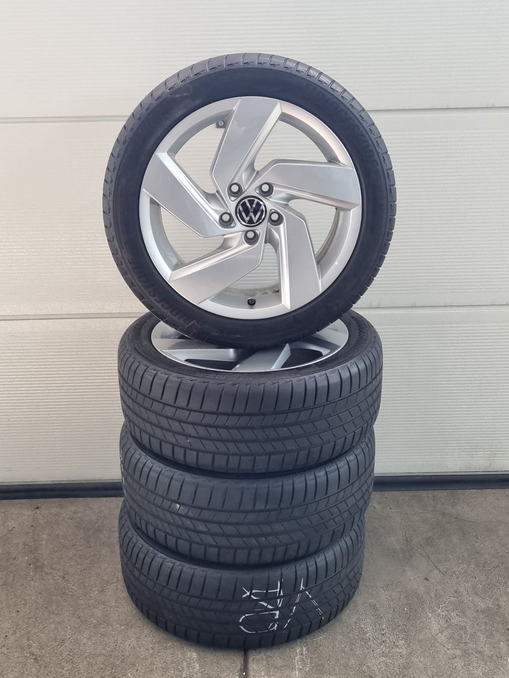 Volkswagen Pneumatici & Ruote complete: VW Golf 8 GTI Sommerräder – Usato da Kirchdorf AG venduto da Cartastic_AG
