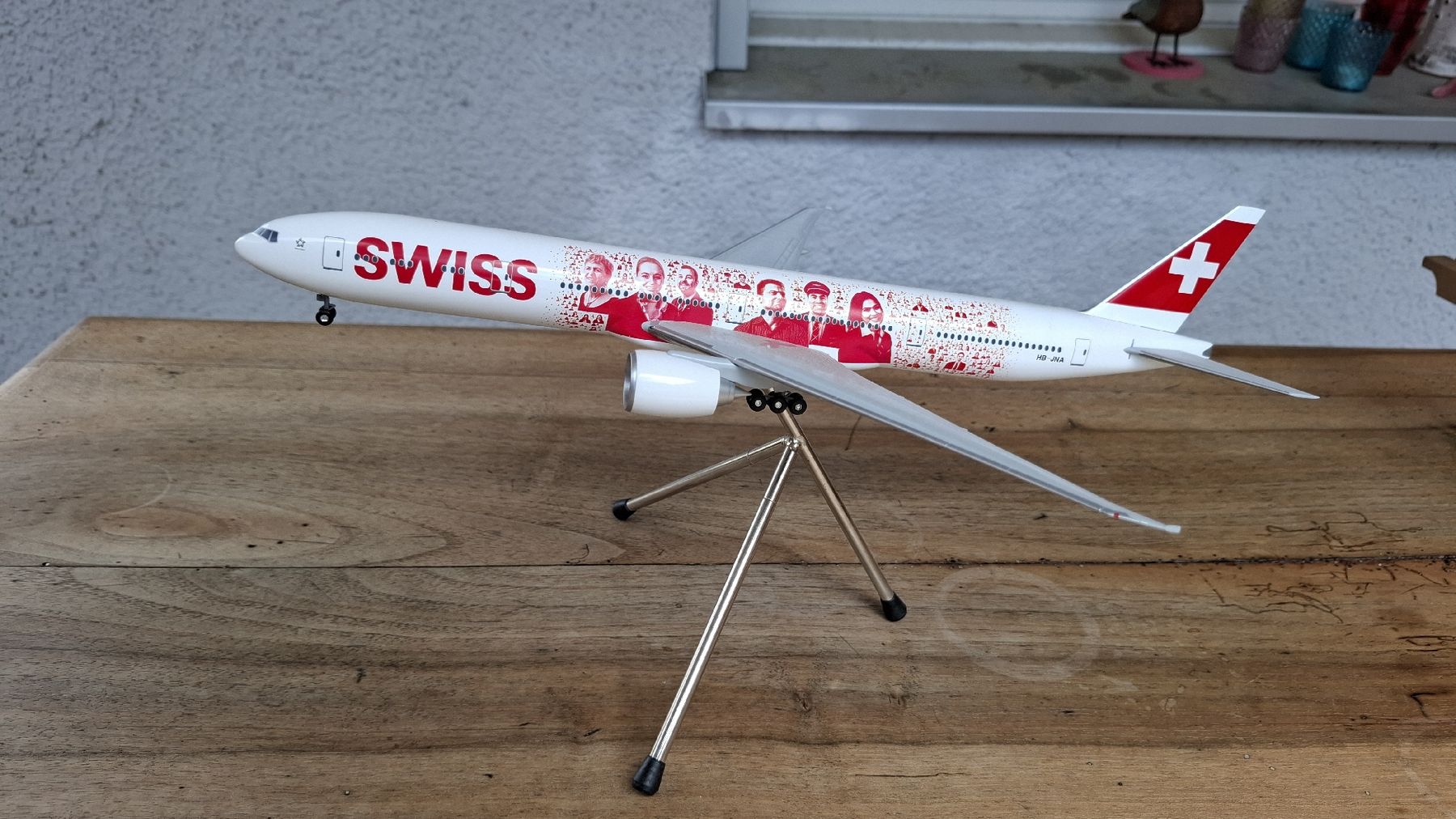 Boeing Kit di modellismo & Modellini statici: Modell Swiss Boeing 777, 37 cm lang – Usato da Zürich venduto da witike