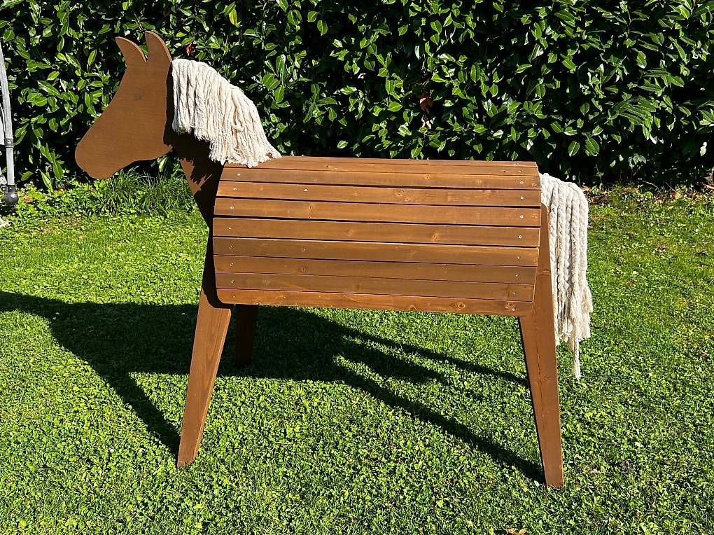 Giocattoli: Cheval en bois – Usato da Anières venduto da Silke.Gutzmann 1