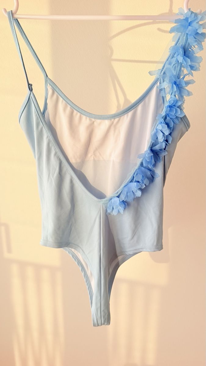 Badekleider & Bikinis: Badeanzug hellblau mit Blumenapplikation Grösse M neu – Neu (gemäss Beschreibung) aus Jonen von BMWE369 1