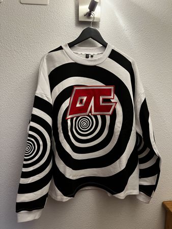 Sweatshirt / Pulli