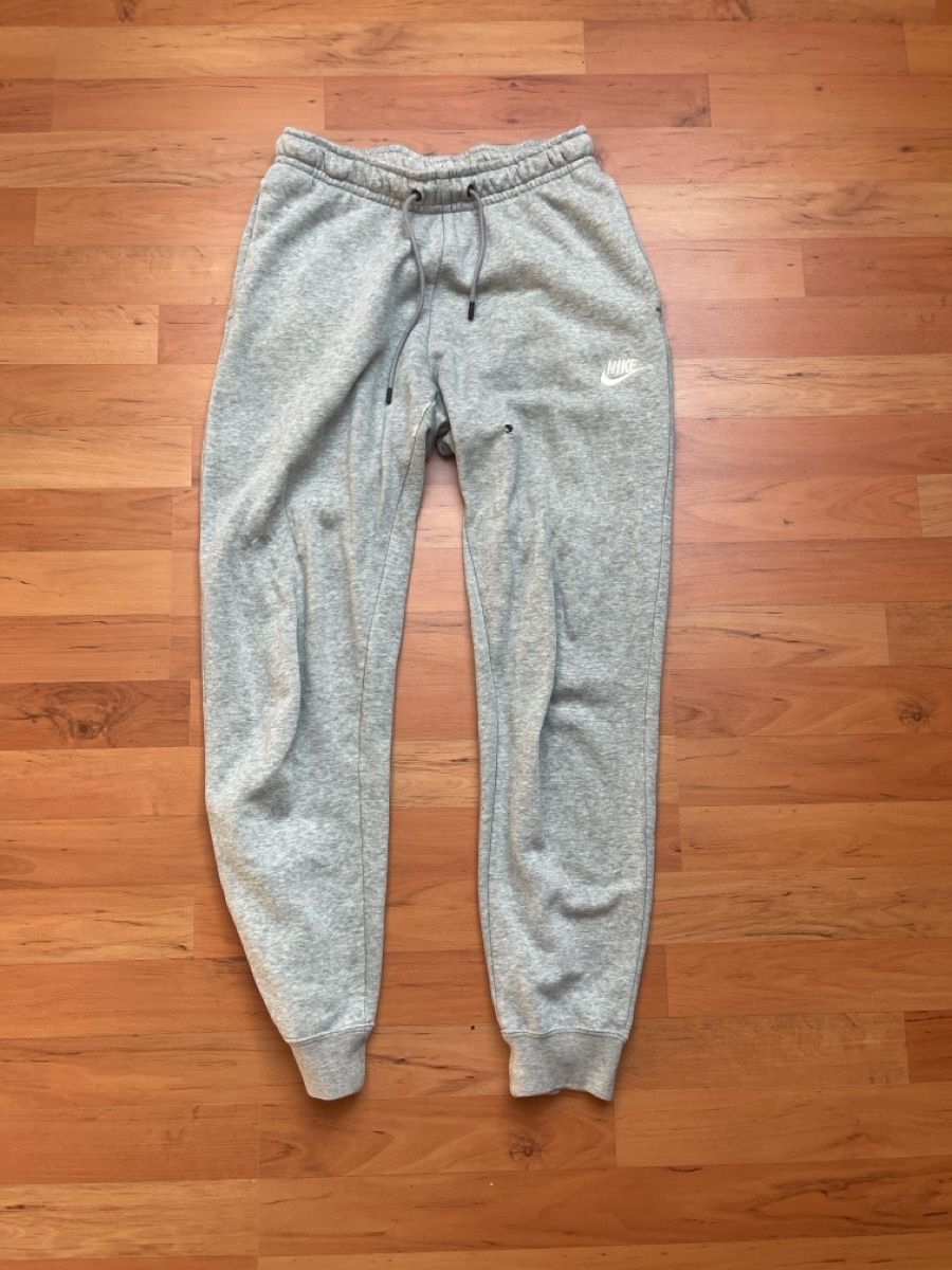 Pantaloni: Nike Jogginghose – Usato da Seuzach venduto da anina.k