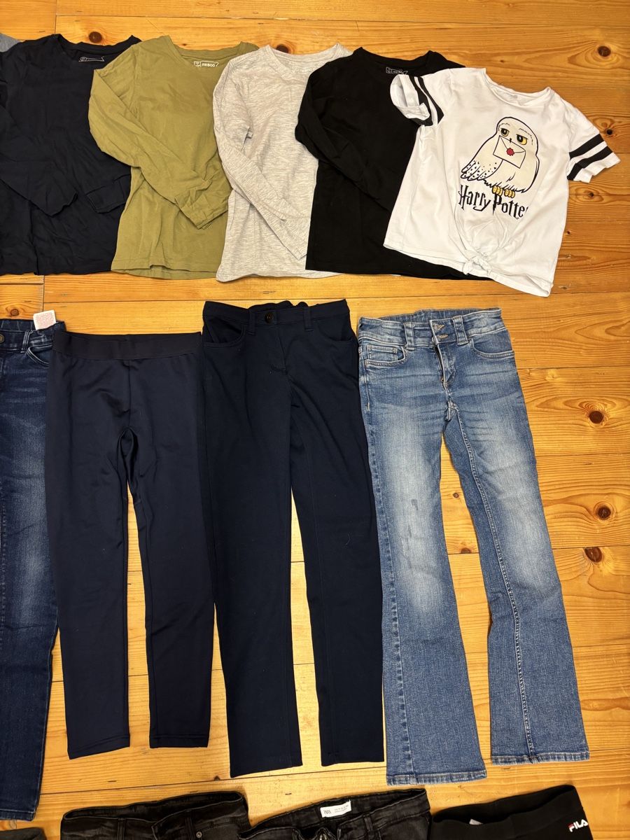 Lotti & Set di vestiti: Kleiderpaket Mädels, Grösse 146/152 – Usato da Büren an der Aare venduto da Nikito2001 2
