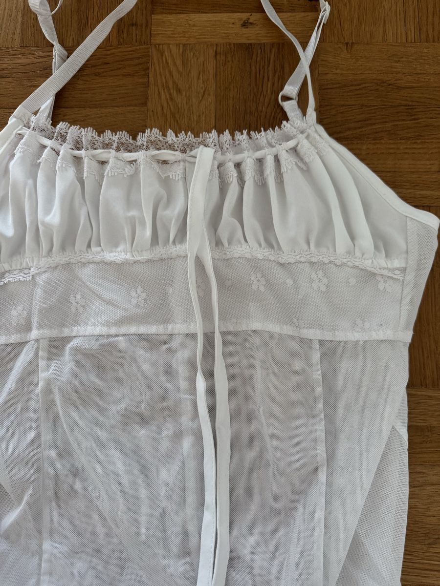 Top: White Lace Summer Top, coquette, y2k – Nuovo (secondo la descrizione) da Zürich venduto da forestF4iry 1