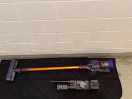 Dyson V8 absolut  Handstaubsauger mit Zubehör