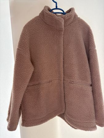 Teddy Jacke in Rosa mit Reissverschlusstaschen Grösse L